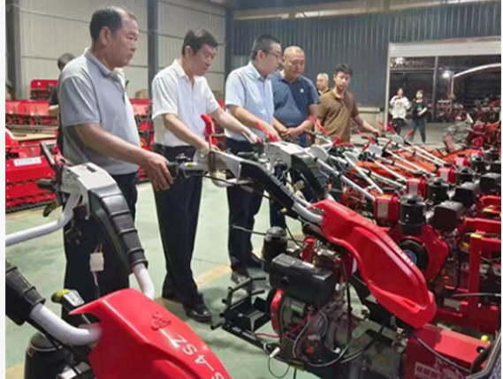 combine-harvester-small-that-revolutionizing-agriculture-with-compact-harvesting-solutions